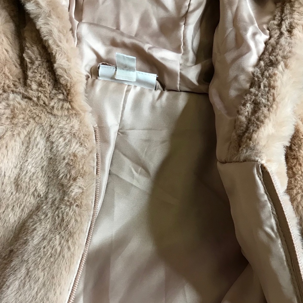 🎉FAUX-FUR JACKET🎉 - Picture 5 of 11